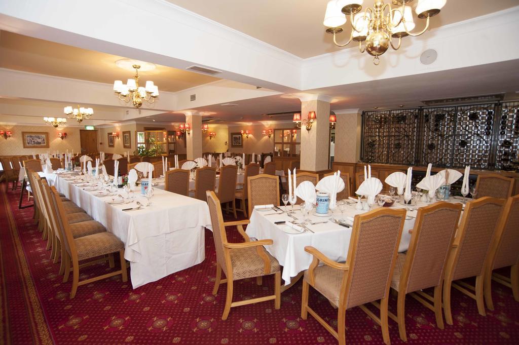 Oaklands Lodge Hotel Saint Saviour Exterior photo